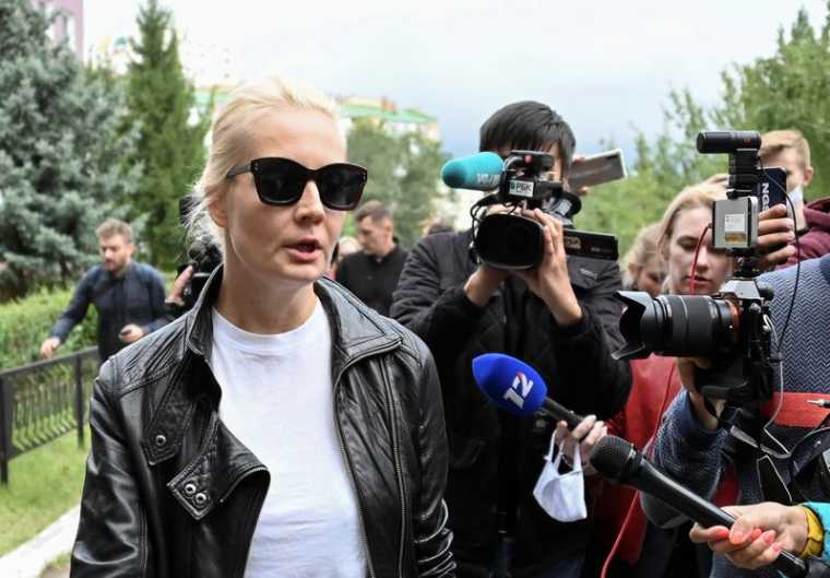 L'ÉPOUSE DE NAVALNY PRIE POUTINE D'AUTORISER SON TRANSFERT EN ALLEMAGNE