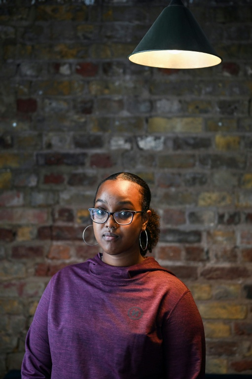 Zahra Ali, étudiante en première année d'histoire, arrêtée le 19 juillet 2025 lors d'une manifestation de soutien à Palestine Action, pose pour l'AFP le 7 août 2025 à Londres ( AFP / Justin TALLIS )