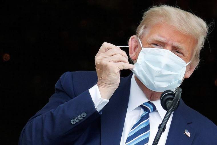 TRUMP S'EXPRIME POUR LA 1E FOIS EN PUBLIC, N'EST PLUS CONTAGIEUX