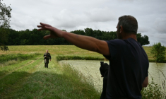 Gendarmes et chasseurs participent aux recherches de Lyhanna, la collégienne disparue depuis le 29 mai, près de Goutz dans le Gers le 3 juin 2026 ( AFP / Matthieu RONDEL )
