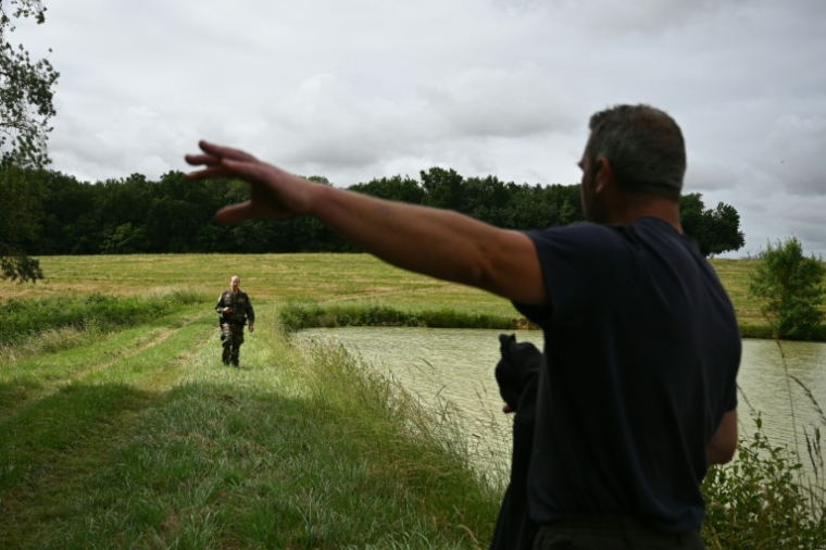 Gendarmes et chasseurs participent aux recherches de Lyhanna, la collégienne disparue depuis le 29 mai, près de Goutz dans le Gers le 3 juin 2026 ( AFP / Matthieu RONDEL )