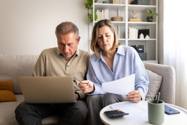 Divorce et pension de réversion: dans certains cas, le conjoint divorcé survivant peut encore percevoir une part de la retraite de l’assuré décédé, même s’il s’est remarié. ( crédit photo : Getty Images )