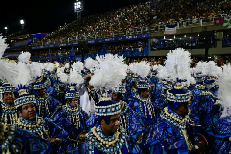 Des danseurs de l'école de samba Portela lors de la soirée d'ouverture du Carnaval de Rio au Sambadrome Marques de Sapucai, à Rio de Janeiro, au Brésil, le 16 février 2026 ( AFP / Pablo PORCIUNCULA )