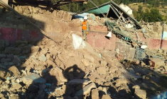 Photo publiée par le ministère péruvien de la Défense montrant des maisons effondrées à la périphérie de Huancayo, à environ 300 km à l'est de Lima, au Pérou, le 19 juillet 2026, à la suite d'un séisme de magnitude 5,1 ( Peruvian Ministry of Defense / Handout )