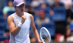 La Polonaise Iga Swiatek réagit lors de son matchcontre la Chinoise Yue Yuan lors de l'Open de Chine, à Pékin