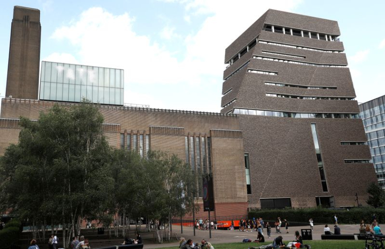QUINZE ANS DE PRISON POUR AVOIR JETÉ UN ENFANT DU HAUT DU TATE À LONDRES