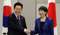 La Première ministre japonaise Sanae Takaichi et le président sud-coréen Lee Jae Myung lors d'une rencontre à Nara, le 13 janvier 2026 au Japon ( POOL / Issei Kato )