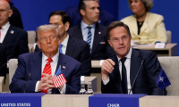 Le président américain Donald Trump (g) et le secrétaire général de l'Otan Mark Rutte à l'ouverture du sommet de l'Otan, le 25 juin 2025 à La Haye, aux Pays-Bas ( AFP / Ludovic MARIN )