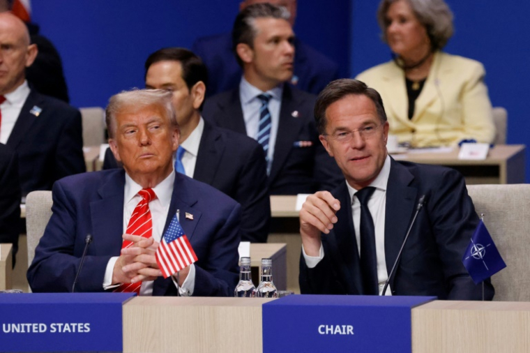 Le président américain Donald Trump (g) et le secrétaire général de l'Otan Mark Rutte à l'ouverture du sommet de l'Otan, le 25 juin 2025 à La Haye, aux Pays-Bas ( AFP / Ludovic MARIN )
