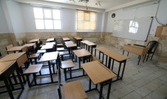 Une salle de cours vide à Téhéran, le 11 mai 2026 en Iran ( AFP / ATTA KENARE )