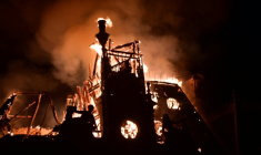 L'hôtel de ville de Limoges ravagé par les flammes, le 17 octobre 2026 ( AFP / Pascal LACHENAUD )