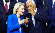 La présidente de la Commission européenne Ursula von der Leyen et du Conseil, Antonio Costa, à Johannesbourg, le 22 novembre 2025 ( POOL / Thomas Mukoya )