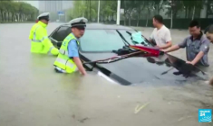 Intempéries en Chine : au moins 25 morts, les eaux engloutissent un métro