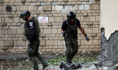 La police israélienne inspecte les dégâts à Ashkelon, en Israël