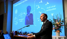 Katalin Kariko et Drew Weissman remportent le prix Nobel de physiologie ou médecine 2023 à Stockholm