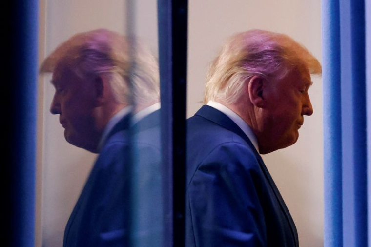 TRUMP DÉNONCE UN "VOL" ALORS QUE BIDEN APPROCHE DE LA VICTOIRE