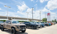 Des Toyota Tacoma sont exposés à la vente chez le concessionnaire Toyota Cedar Park le 7 juillet 2026 à Cedar Park, au Texas ( GETTY IMAGES NORTH AMERICA / Brandon Bell )