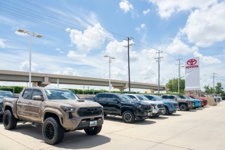Des Toyota Tacoma sont exposés à la vente chez le concessionnaire Toyota Cedar Park le 7 juillet 2026 à Cedar Park, au Texas ( GETTY IMAGES NORTH AMERICA / Brandon Bell )