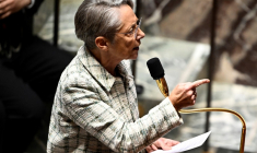 La Première ministre Élisabeth Borne, lors d'une séance de questions au gouvernement à l'Assemblée nationale à Paris, le 19 décembre 2023. ( AFP / JULIEN DE ROSA )