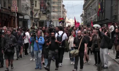 Madrid : manifestation alors que le Parlement examine les mesures sur la crise du logement