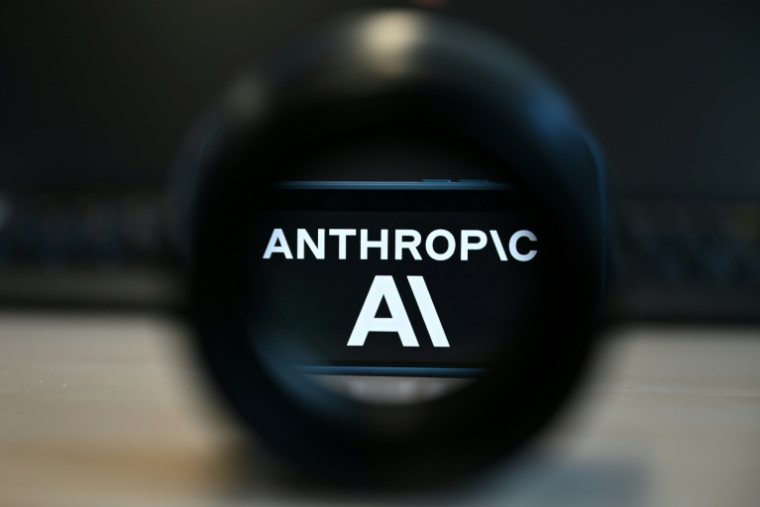 La start-up américaine d'IA Anthropic a suspendu l'accès à ses deux modèles les plus puissants pour se conformer à une directive du gouvernement américain invoquant la "sécurité nationale" ( AFP / Nicolas TUCAT )