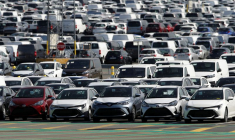 De voitures neuves d'une usine Toyota, à Onnaing