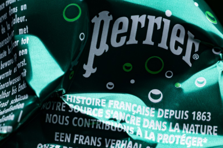 L'UFC-Que Choisir a annoncé lancer plusieurs actions en justice face à ce qu'elle qualifie de "scandale" des eaux minérales Nestlé et d' "immobilisme" des pouvoirs publics ( AFP / JOEL SAGET )