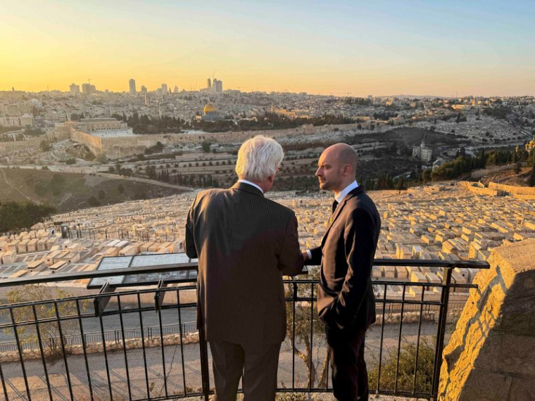 Le ministre français de l'Europe et des Affaires étrangères Jean-Noël Barrot visite le mont des Oliviers