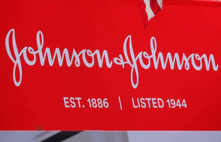 J&J REVOIT SES PRÉVISIONS À LA HAUSSE APRÈS UN 2E TRIMESTRE MEILLEUR QUE PRÉVU