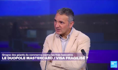 Grogne des géants du commerce contre les frais bancaires : le duopole Mastercard-Visa fragilisé ?