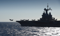 Un rafale décollant du porte-avion Charles-de-Gaulle. ( AFP / ERIC FEFERBERG )