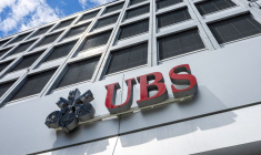 Le logo de l'UBS figure sur la succursale de la banque suisse à Lucerne