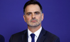 Le nouveau ministre français du Budget, Laurent Saint-Martin lors de la passation de pouvoir