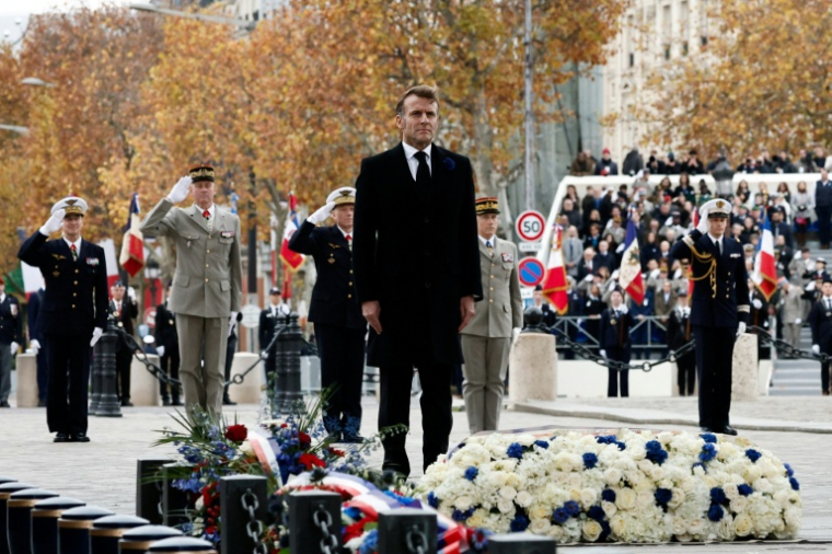 Le président Emmanuel Macron lors des cérémonies du 107e anniversaire de l'Armistice du 11 novembre 1918 devant l'Arc de Triomphe à Paris, le 11 novembre 2025 ( POOL / Benoit Tessier )