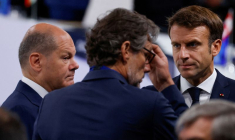 Le chancelier allemand Olaf Scholz et le président français Emmanuel Macron à Madrid, en Espagne