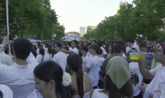 Le pape Léon XIV accueilli en rock star par 500.000 fidèles à une veillée de prière à Madrid