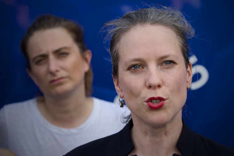 Marine Tondelier et Lucie Castets à La Chapelle-Saint-Mesmin, le 31 juillet 2024. ( AFP / GUILLAUME SOUVANT )