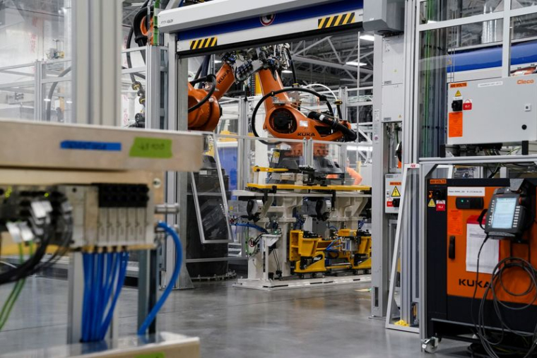 Ligne d'assemblage d'une usine de batteries pour véhicules électriques Mercedes-Benz à Woodstock, dans l'Alabama