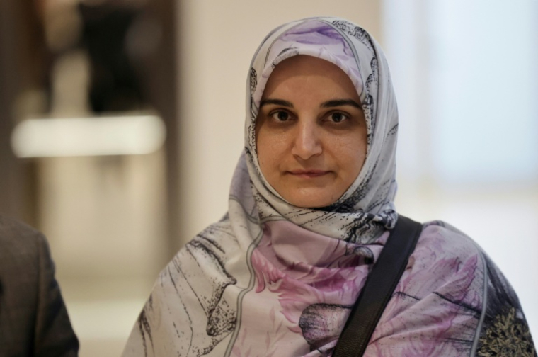 L'Iranienne Mahdieh Esfandiari arrive au tribunal de Paris pour son procès pour apologie du terrorisme, le 13 janvier 2026  ( AFP / STEPHANE DE SAKUTIN )