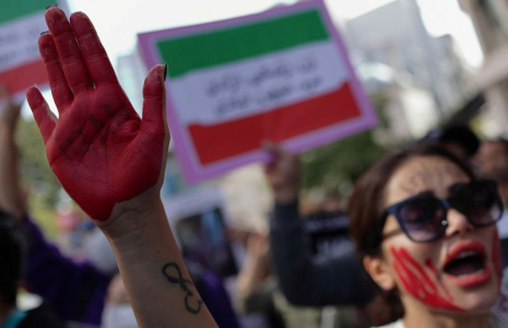 Manifestation contre le régime iranien à Istanbul suite à la mort en détention de la jeune Mahsa Amini