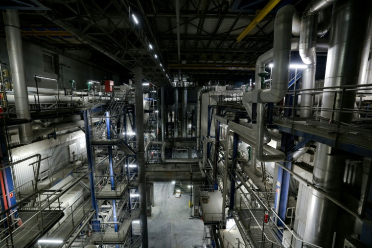 Les deux fours (g et d) de l'incinérateur Isséane Syctom d'Issy-les-Moulineaux, le 25 novembre 2025 en périphérie de Paris ( AFP / Thomas SAMSON )
