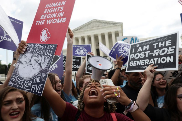 TOURNANT HISTORIQUE AUX USA, LA COUR SUPRÊME RÉVOQUE LE DROIT À L'AVORTEMENT