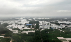 Terres agricoles et maisons inondées près du village de Tazhao en Chine