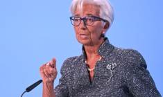 La présidente de la BCE, Christine Lagarde s'adresse aux journalistes à Francfort