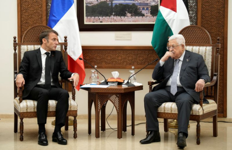 Emmanuel Macron avec le président de l'Autorité palestinienne Mahmoud Abbas