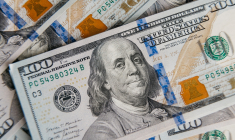 Un billet de 100 dollars. (Crédits: Adobe Stock)