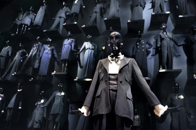 FRANCE: LA MODE FÉMININE RETROUVE DES COULEURS, OPTIMISTE POUR 2018