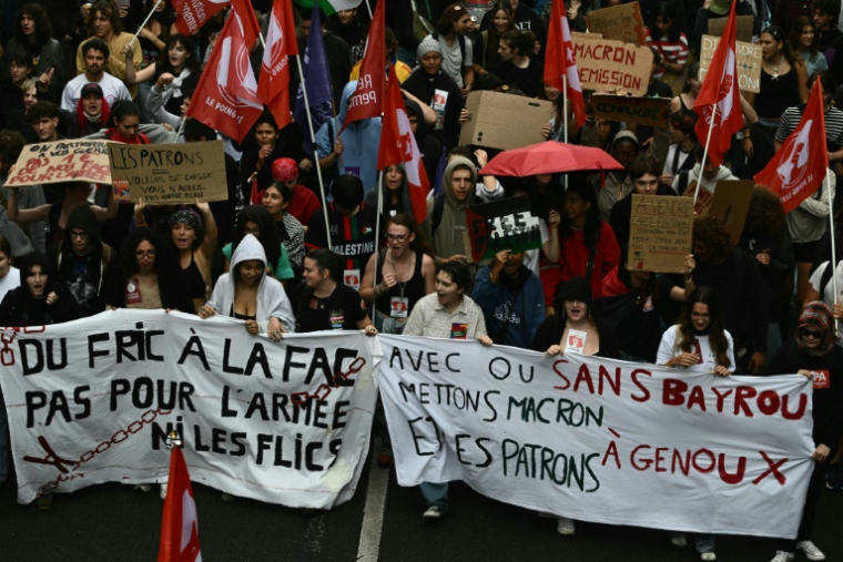 Une manifestation à l'appel du mouvement "Bloquons tout" à Bordeaux le 10 septembre 2025 ( AFP / Philippe LOPEZ )