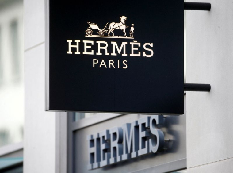 HERMÈS DÉPASSE LES ATTENTES AU PREMIER TRIMESTRE AVEC UN BOND DE 27% DES VENTES