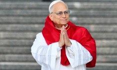 Le pape Léon XIV lors d'une visite au monument aux martyrs Maqam Echahid à Alger, le 13 avril 2026 ( POOL / Alberto PIZZOLI )